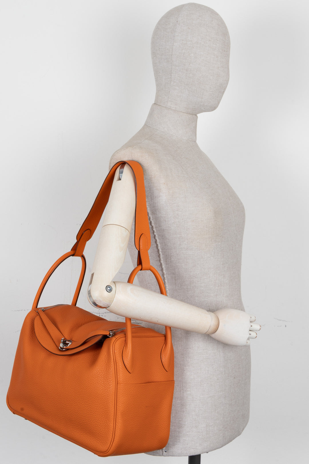 HERMÈS Lindy 34 Clemence Orange Palladium