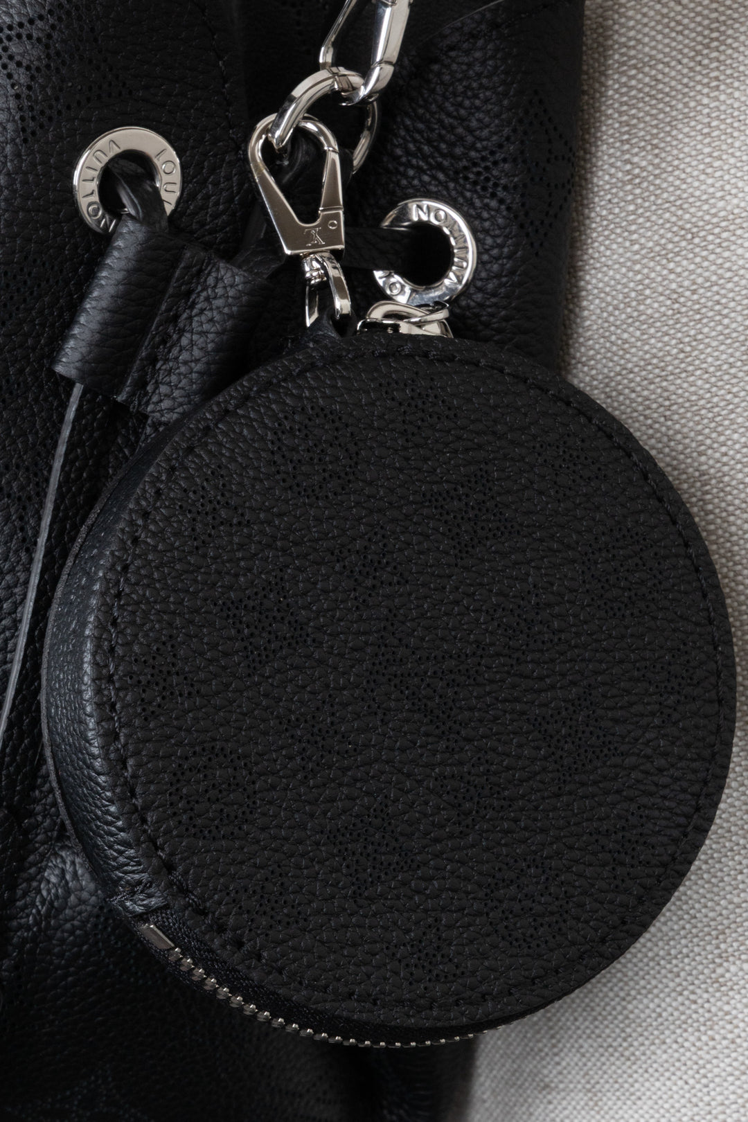 LOUIS VUITTON Bella Mahina Cuir Noir