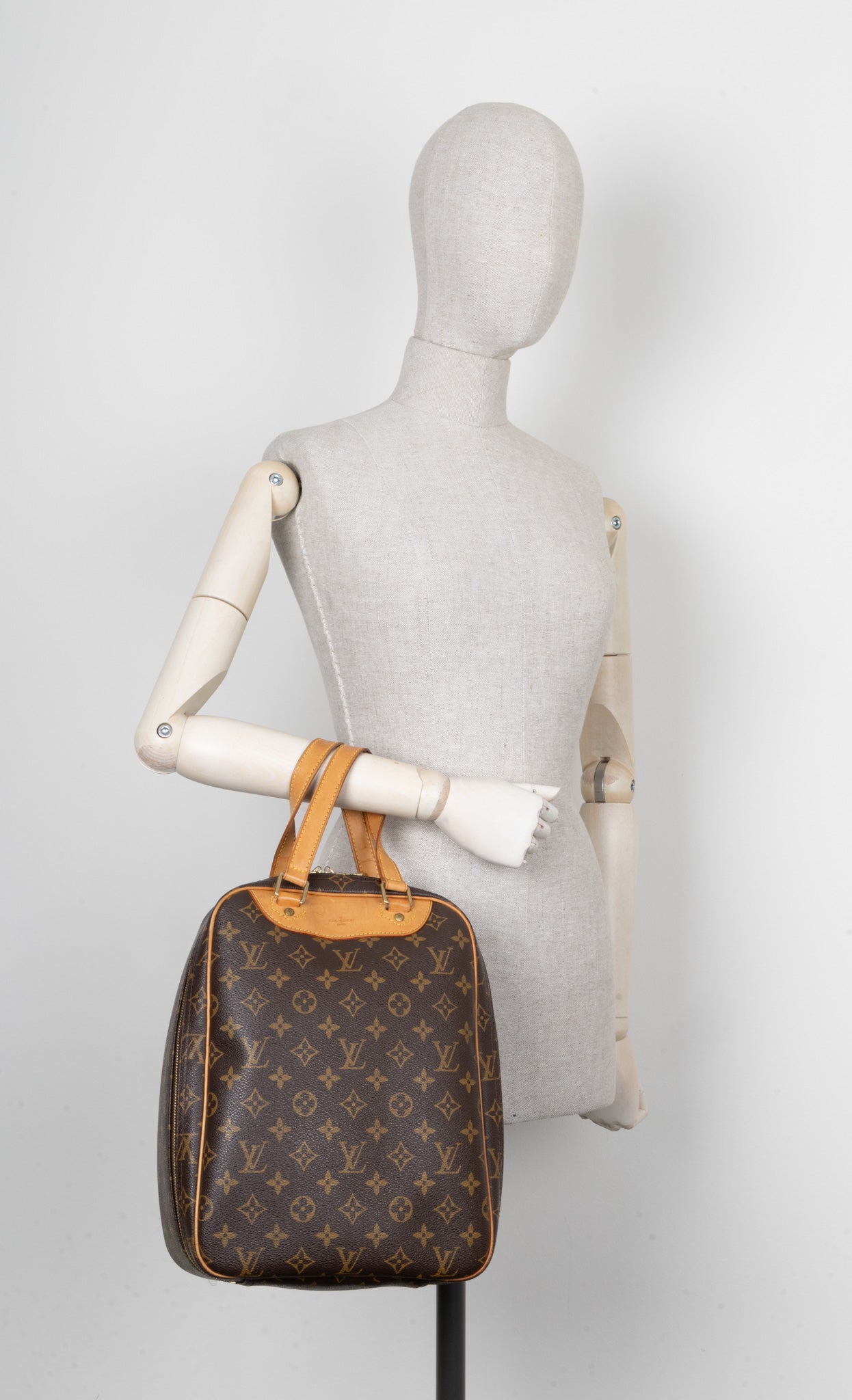 LOUIS VUITTON Sac à chaussures Excursion MNG – REAWAKE