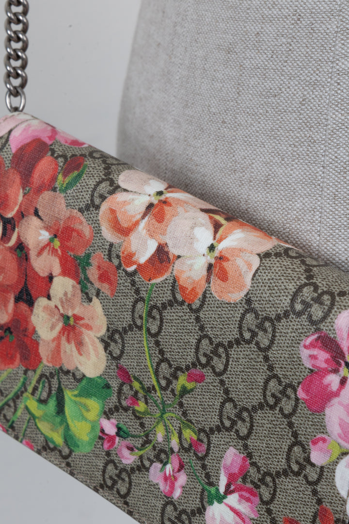GUCCI Chain Wallet Blooms GG Canvas