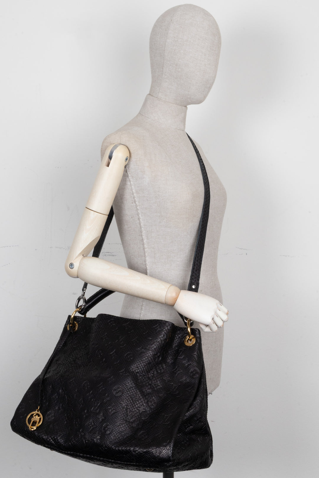 LOUIS VUITTON Artsy Bag Python Black