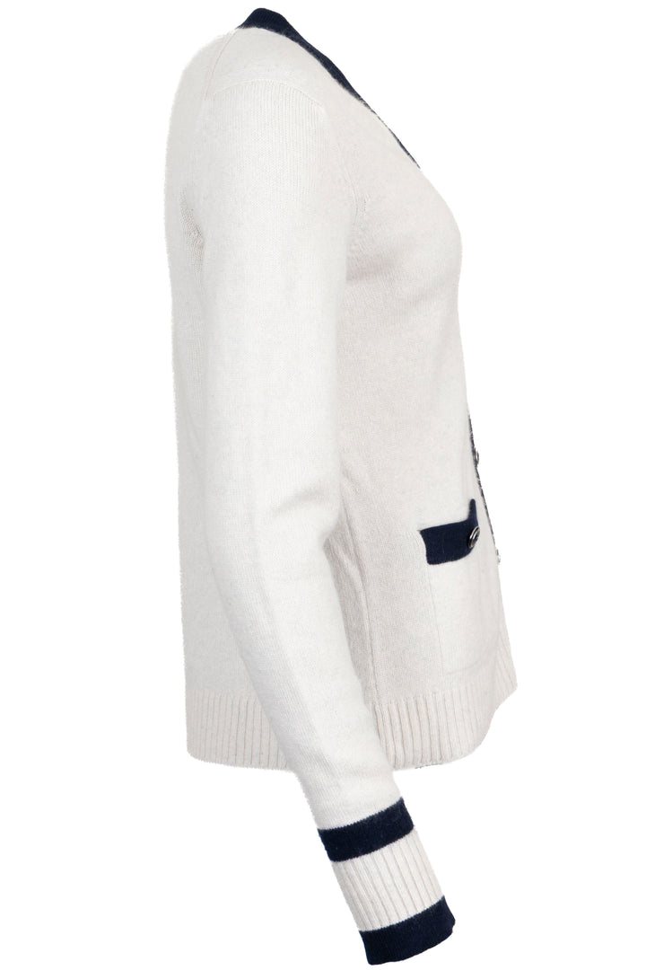 CHANEL 2007 Cardigan en Cachemire Col V Bordure Contrastante Gris Clair