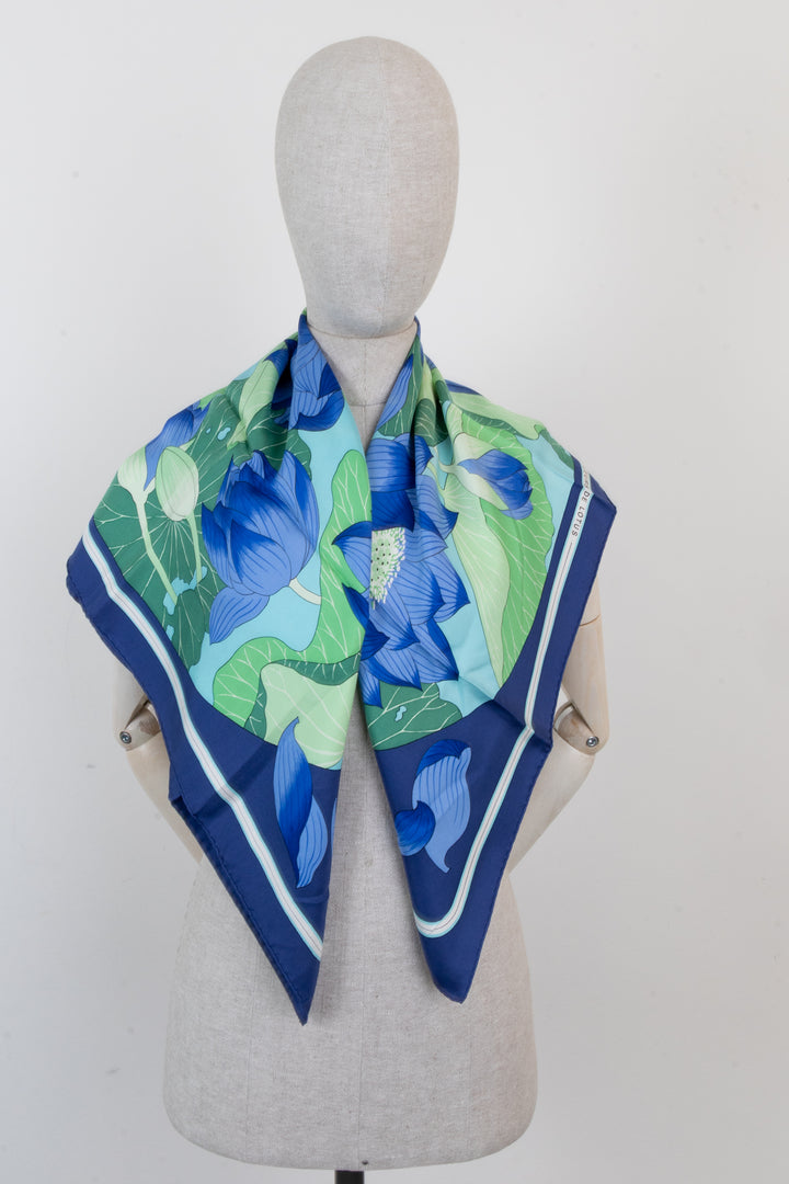 HERMÈS Fleur De Lotus Carré 90 Silk Blue Green