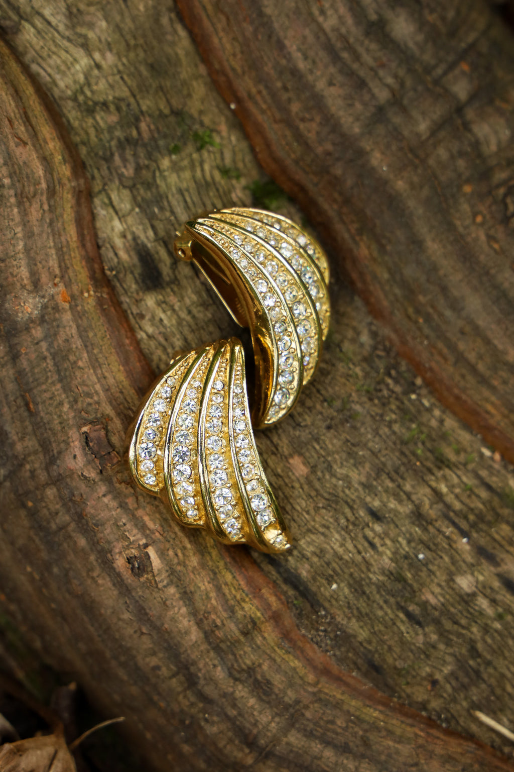 CHRISTIAN DIOR Vintage Wave Earrings Crystals Gold