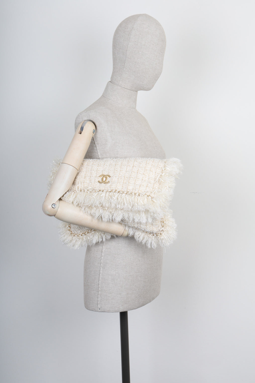 CHANEL Cosmopolite Chain Trim Tweed Clutch Off White