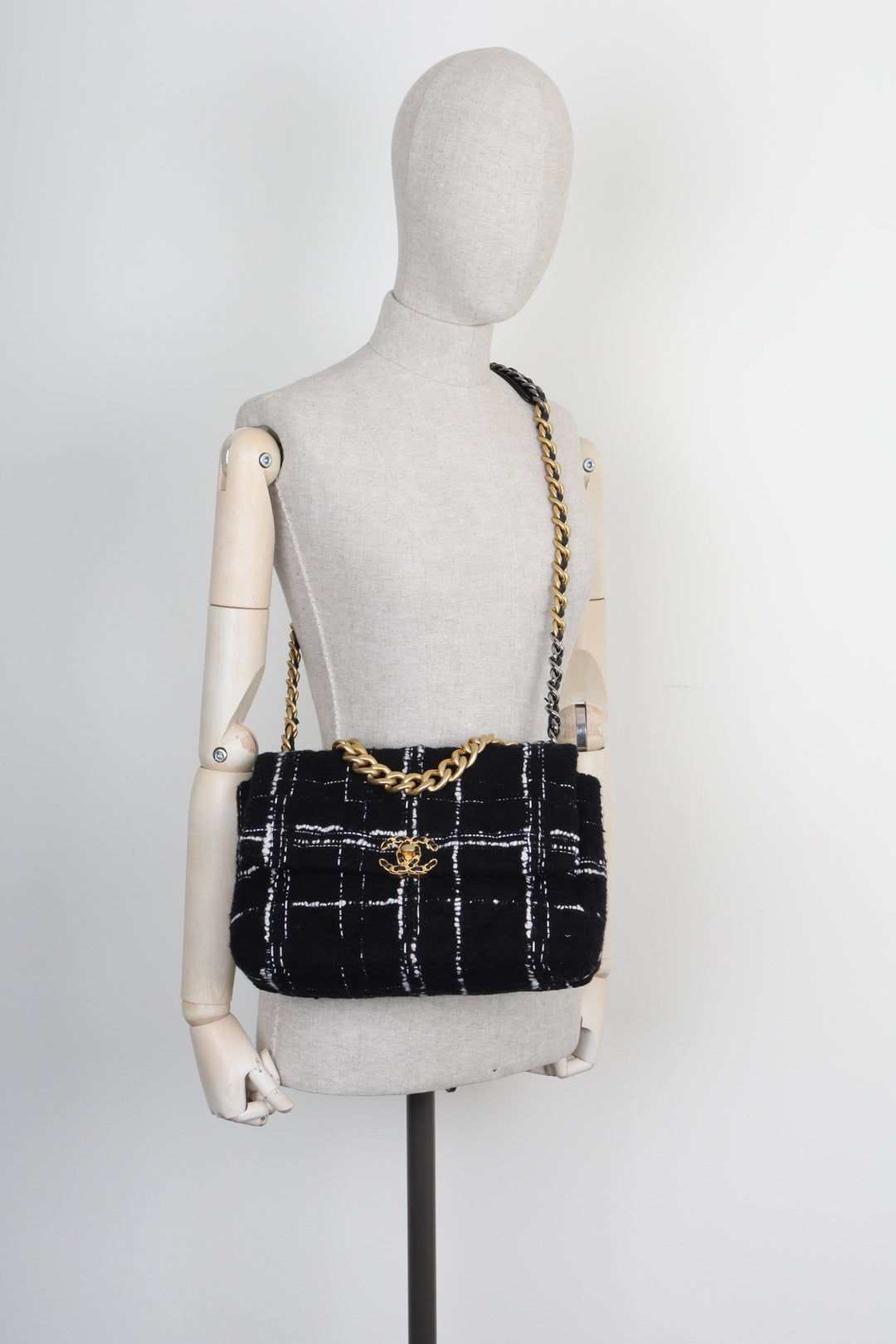 CHANEL 19 Large Flap Bag Tweed Black & White