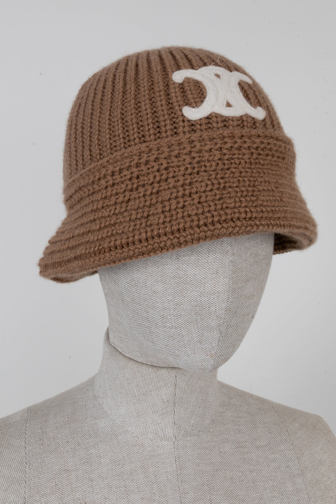 CELINE Triomphe Bob en Tricot Cachemire Camel