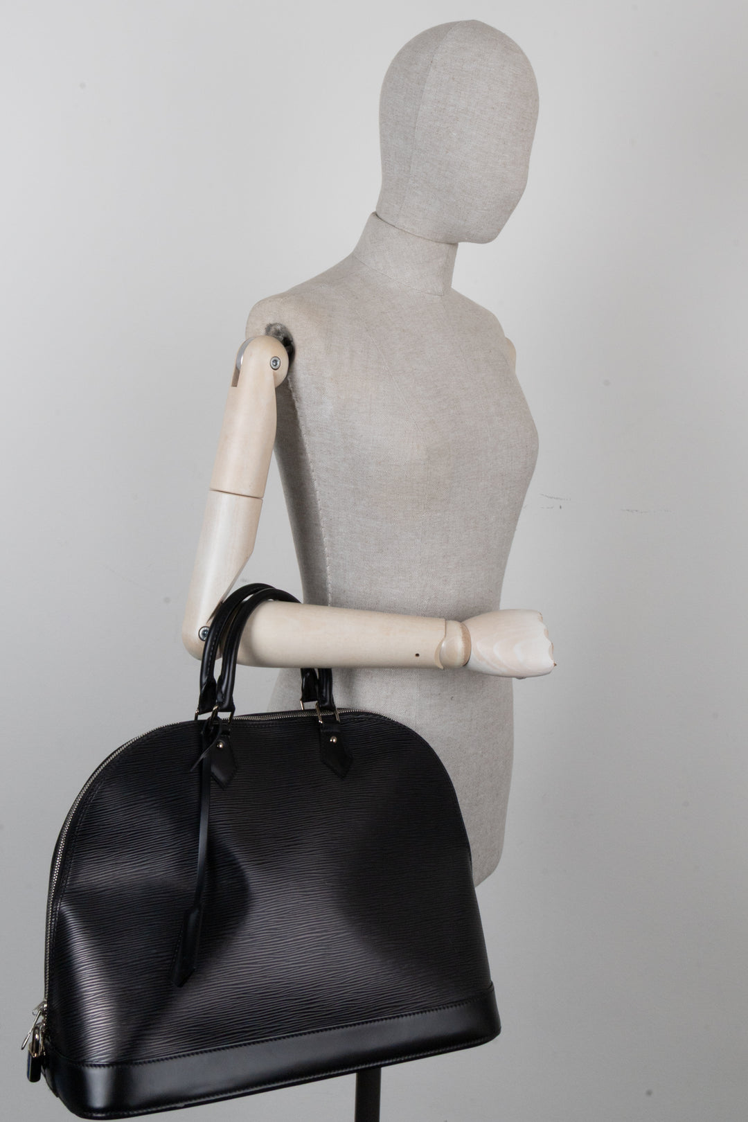 LOUIS VUITTON Alma GM Epi Noir
