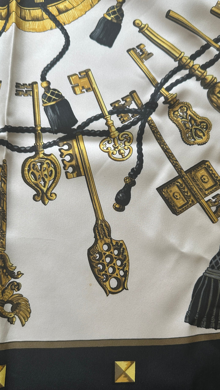 HERMÈS Les Cles 90 Carre Silk Black Gold