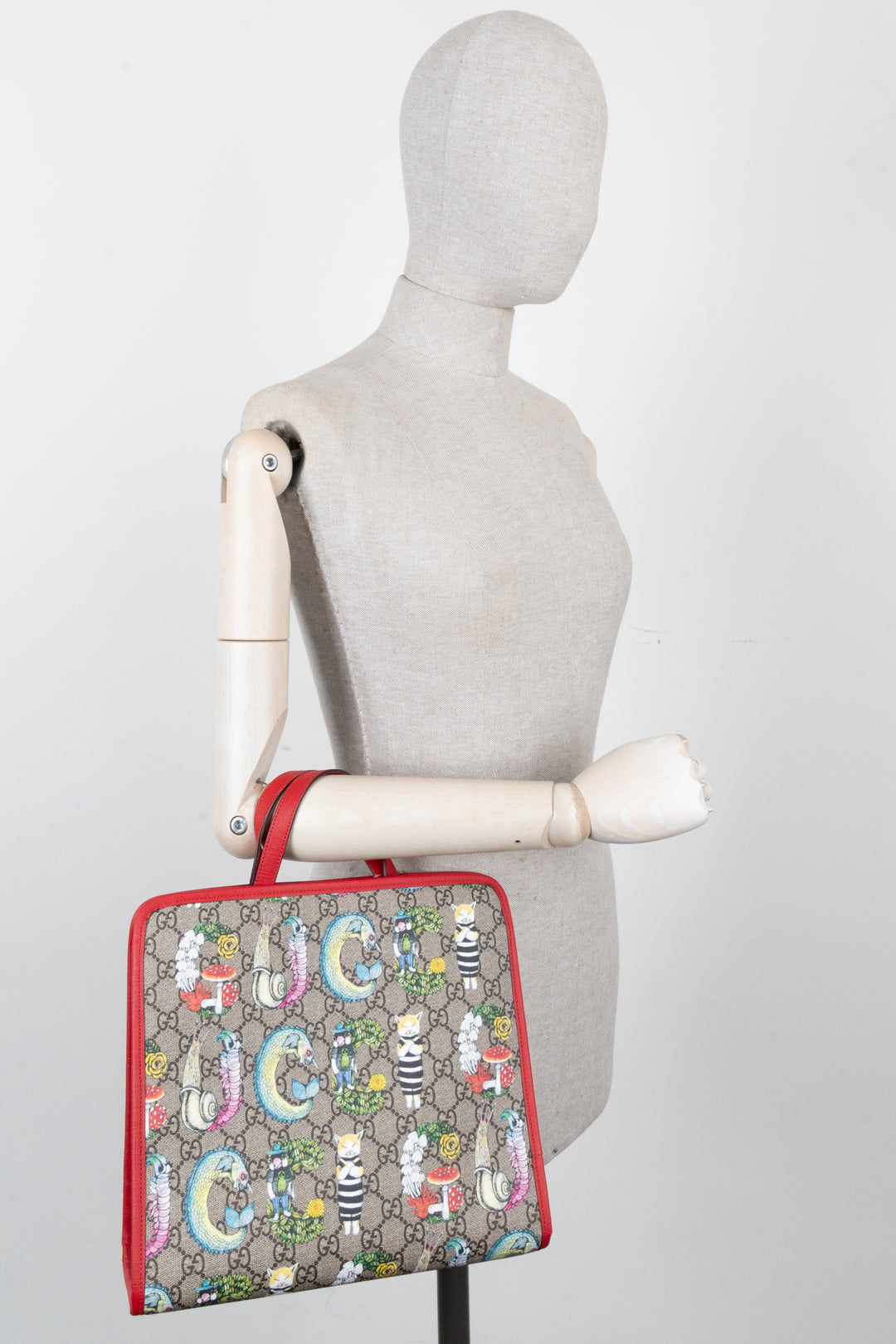 GUCCI The Cat Bag GG Supreme Red