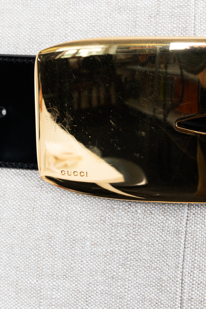 GUCCI Ceinture rectangulaire en cuir verni doré à logo G