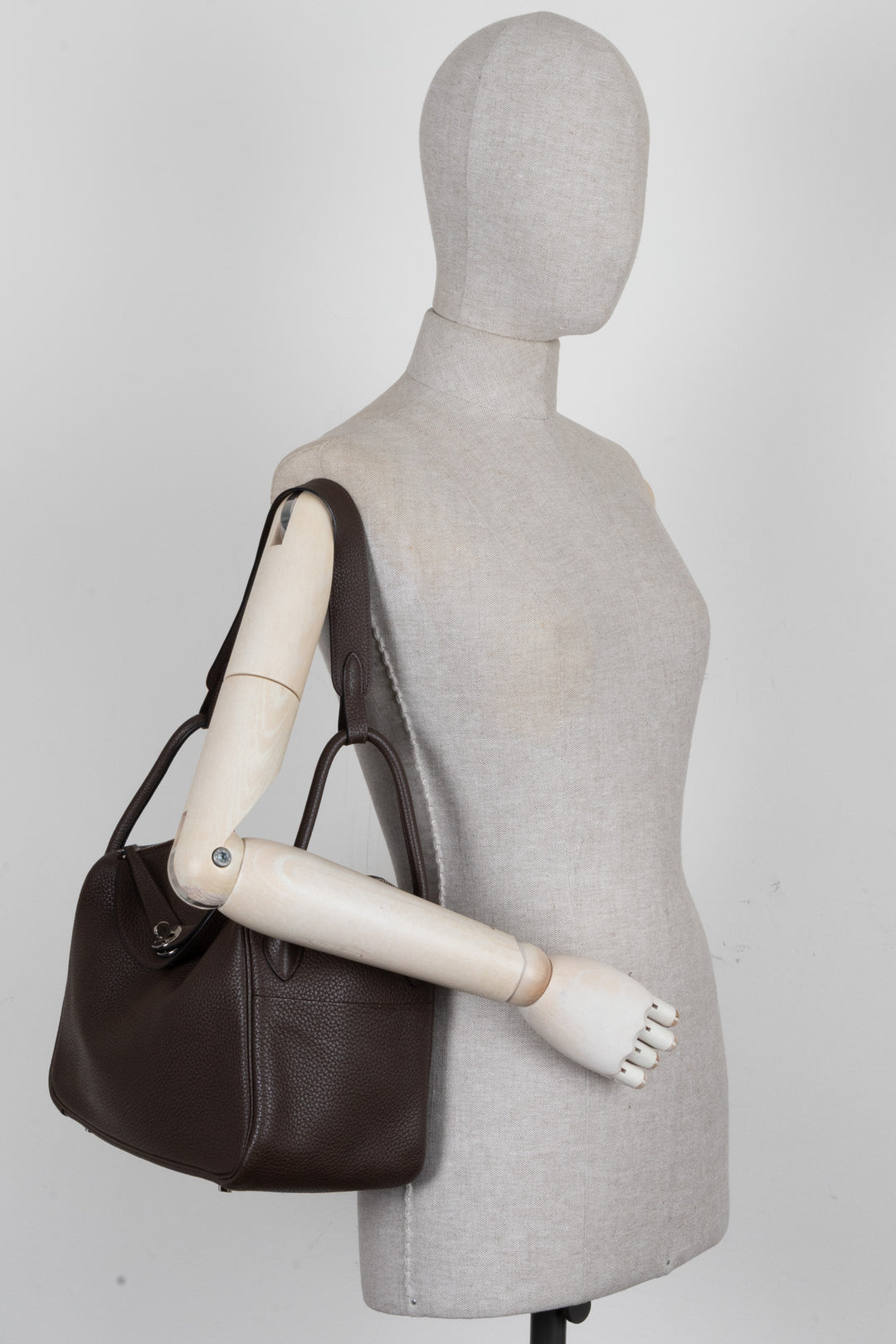 HERMÈS Lindy 30 Clemence Chocolate Palladium