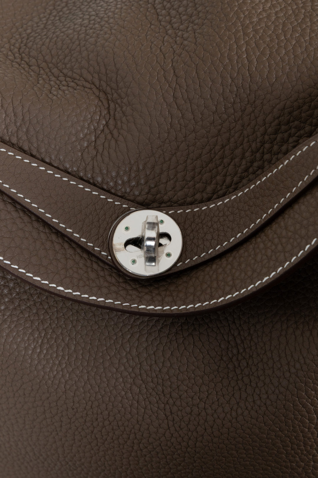 HERMÈS Lindy 30 Clemence Étoupe Palladium