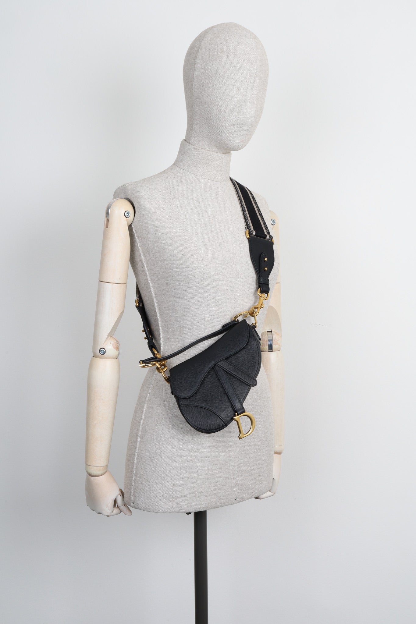 [極美品] DIOR SADDLE MINI PLUG ケース ポーチ 黒 楽天市場】dior サドルポーチの通販