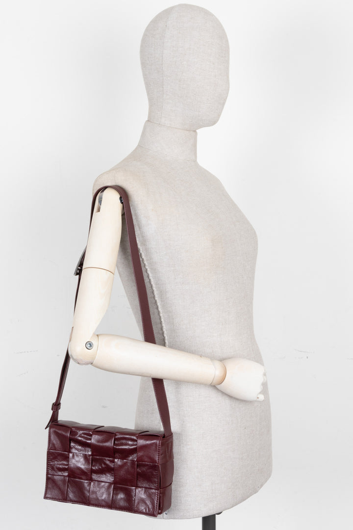 BOTTEGA VENETA Cassette Intrecciato Cuir Nylon Bourgogne