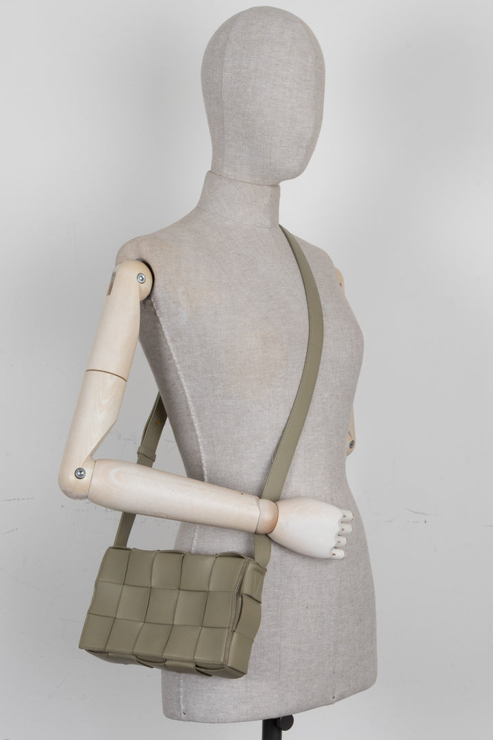 BOTTEGA VENETA Cassette Intrecciato Cuir Vert Sauge