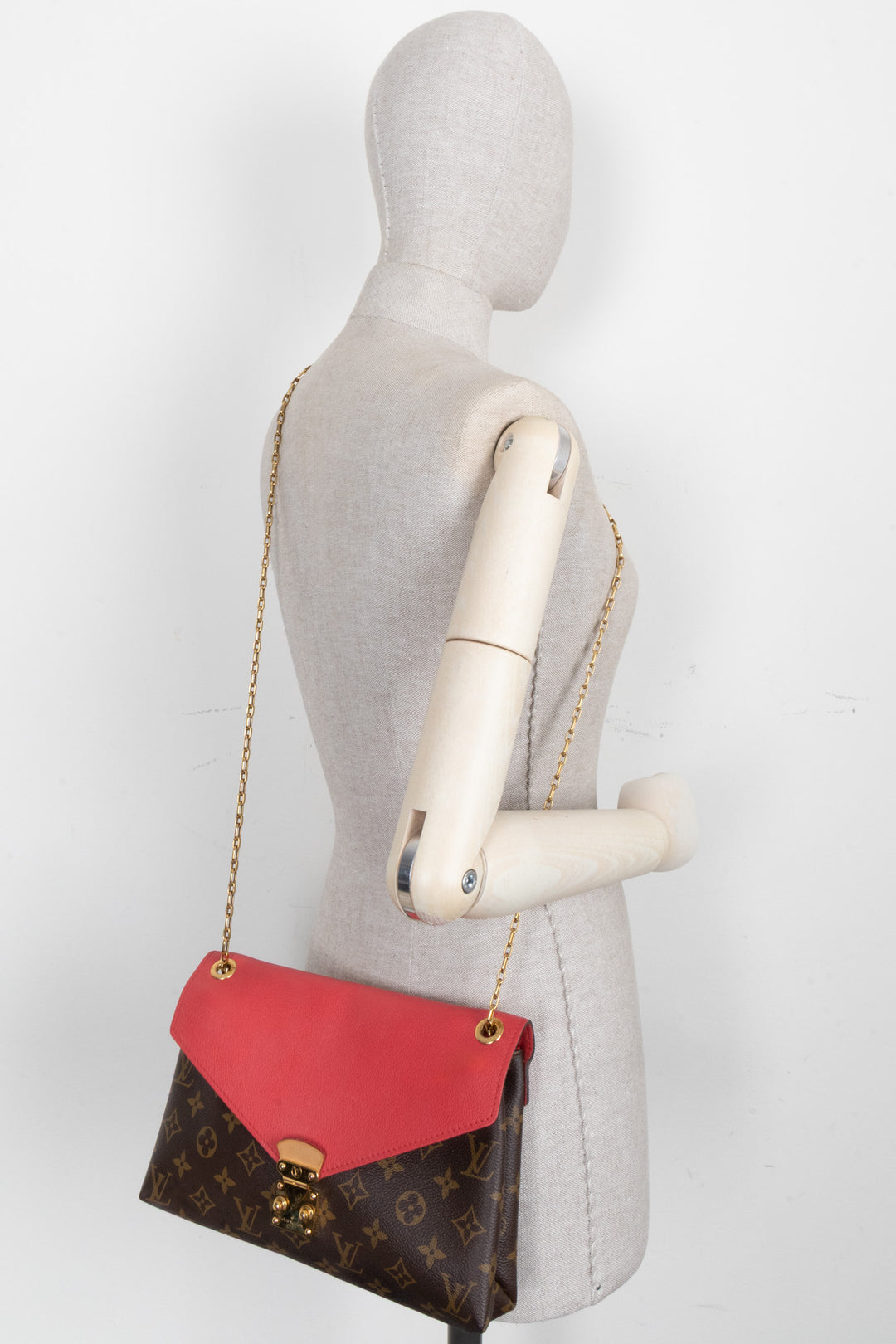 LOUIS VUITTON Pallas Chain Bag MNG Canvas Pink