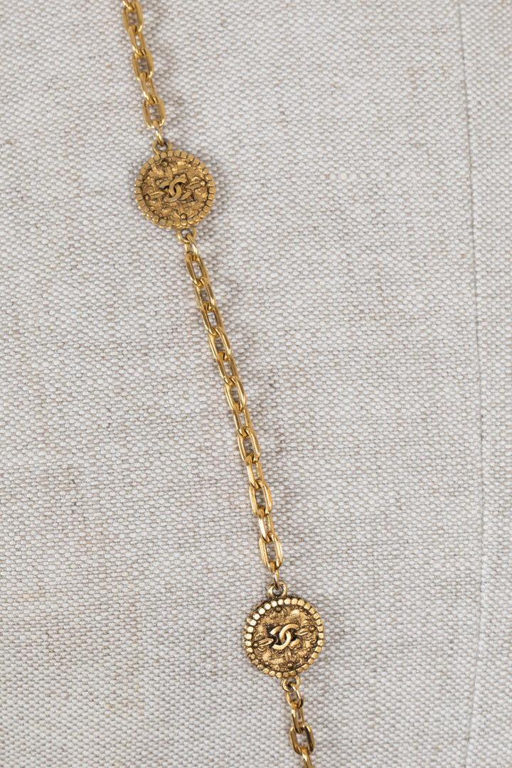 Collier Médaillon CHANEL en Or