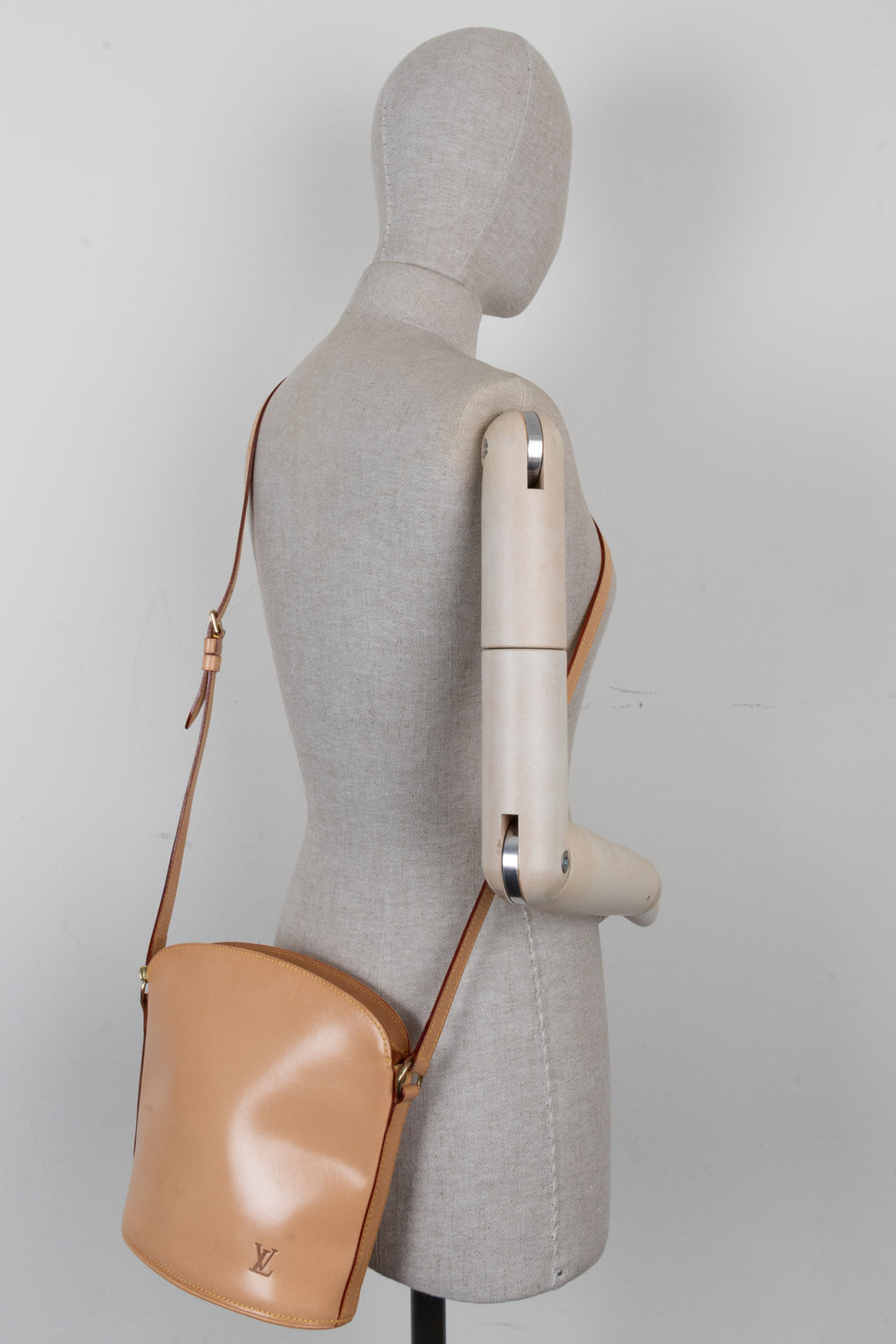 LOUIS VUITTON Sac bandoulière Drouot Vachetta Nomade