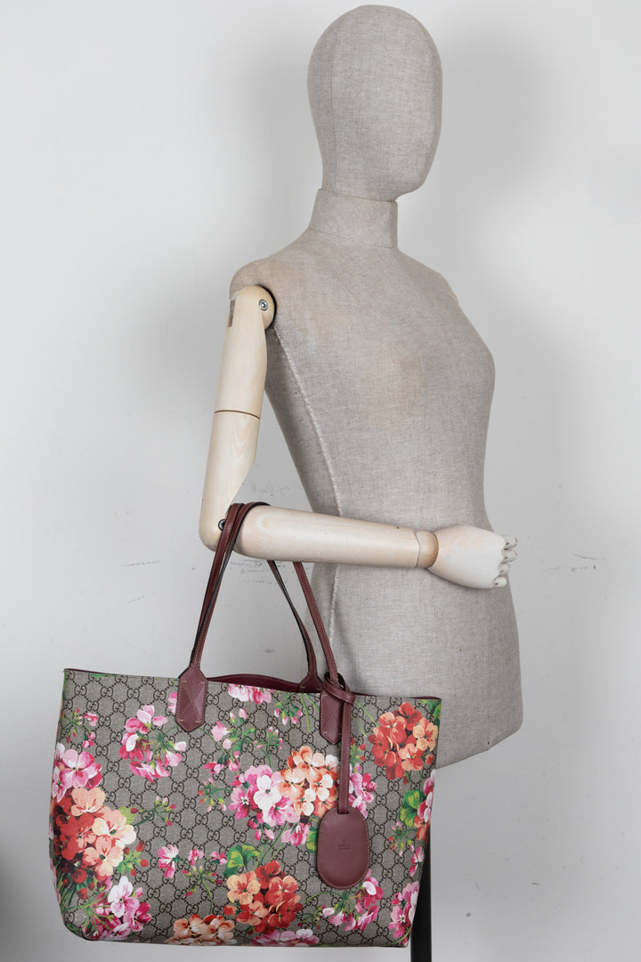 GUCCI Reversible GG Supreme Blooms Bag