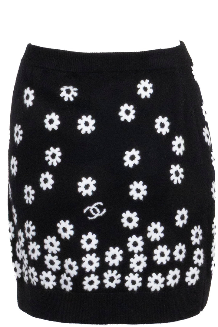 CHANEL CC Flower Skirt Cashmere Black