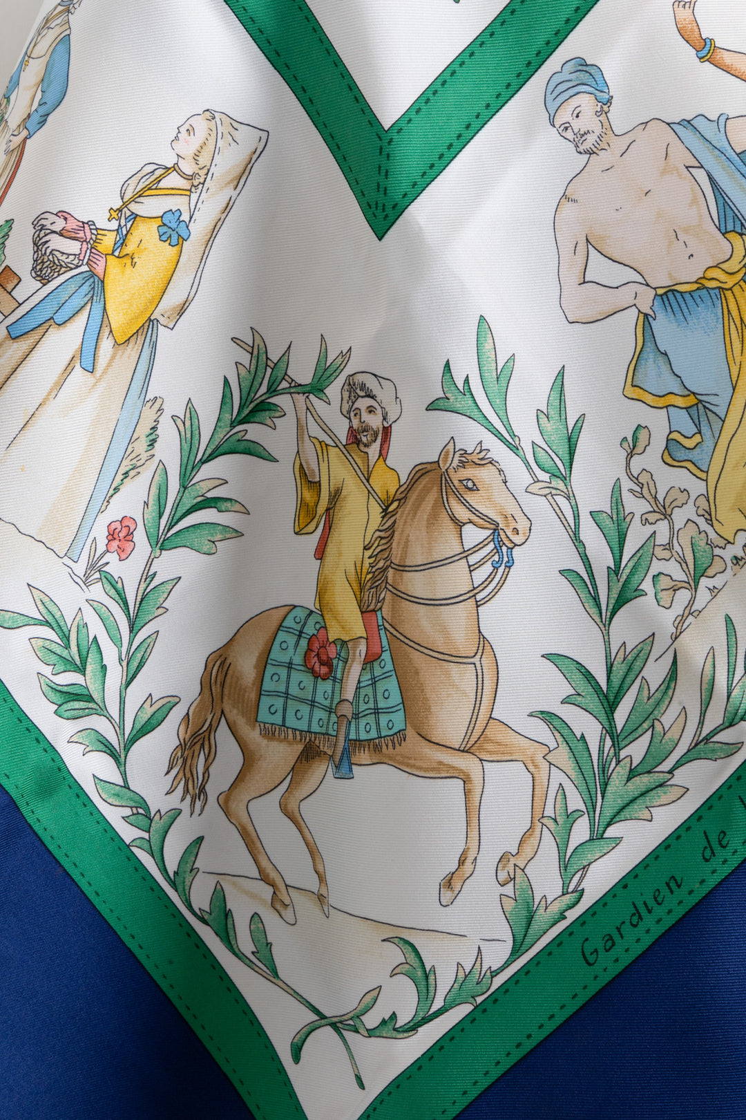 HERMÈS Costumes Civils Actuels Carré 90 Soie Marine