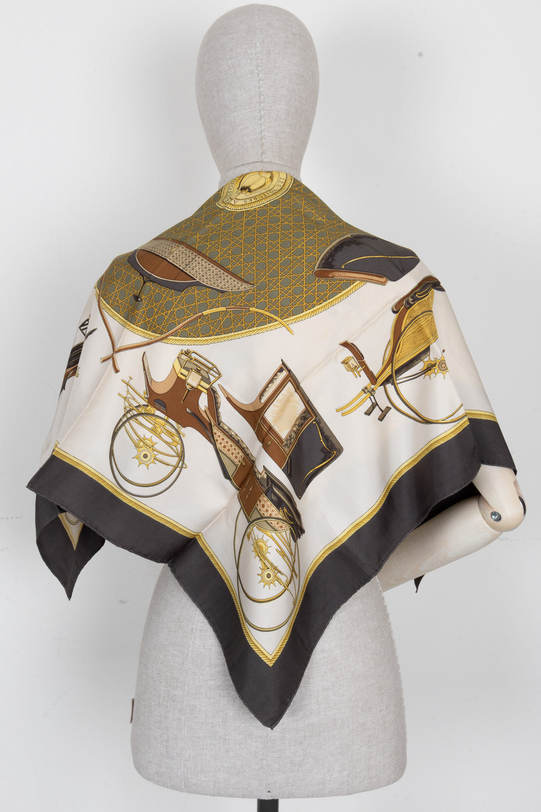 HERMÈS Les Voitures A Transformation Carré 90 Soie Olive