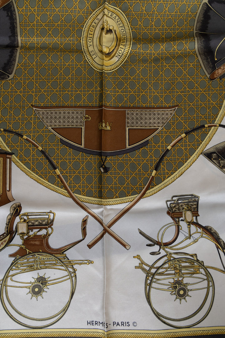 HERMÈS Les Voitures A Transformation Carré 90 Soie Olive