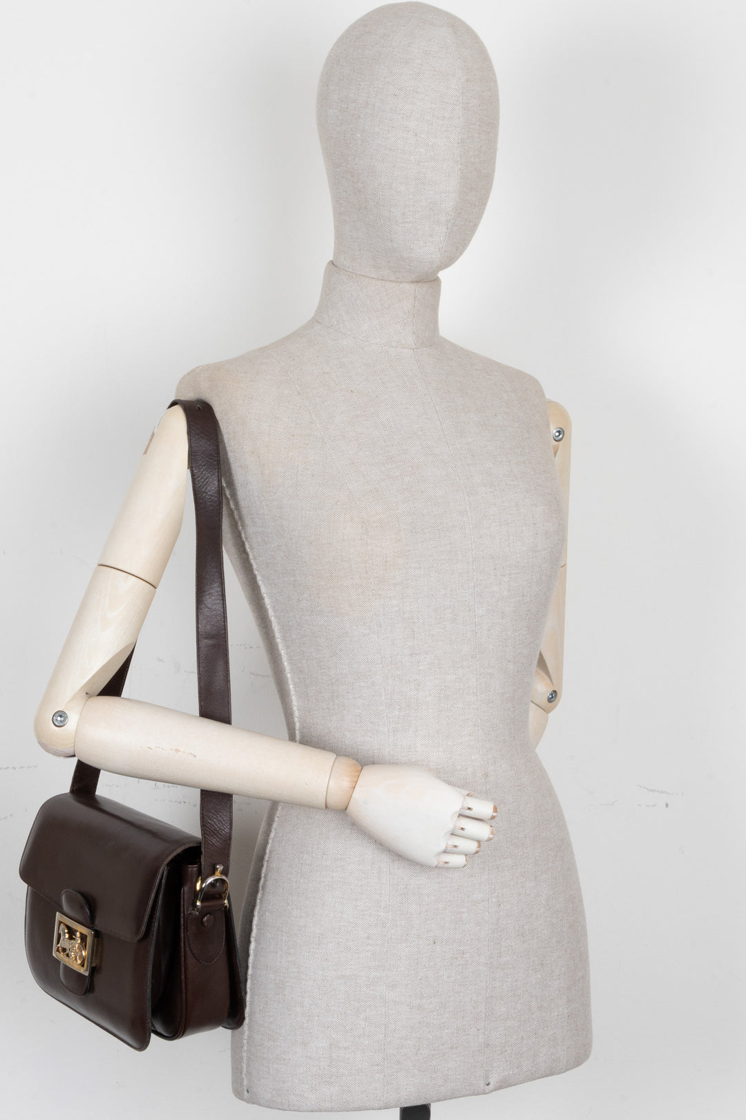 CELINE Sac bandoulière vintage en cuir box noir "Horse Carriage"