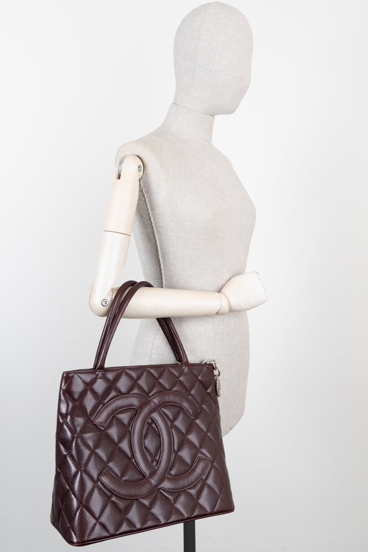 Sac cabas CHANEL Médaillon Bordeaux