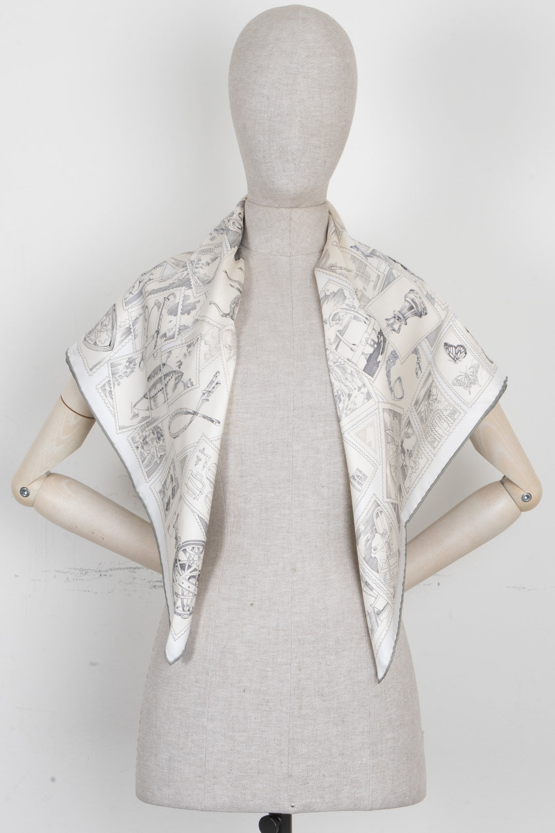 HERMÈS Le Philatèliste Du Faubourg 90 Carrè Silk White