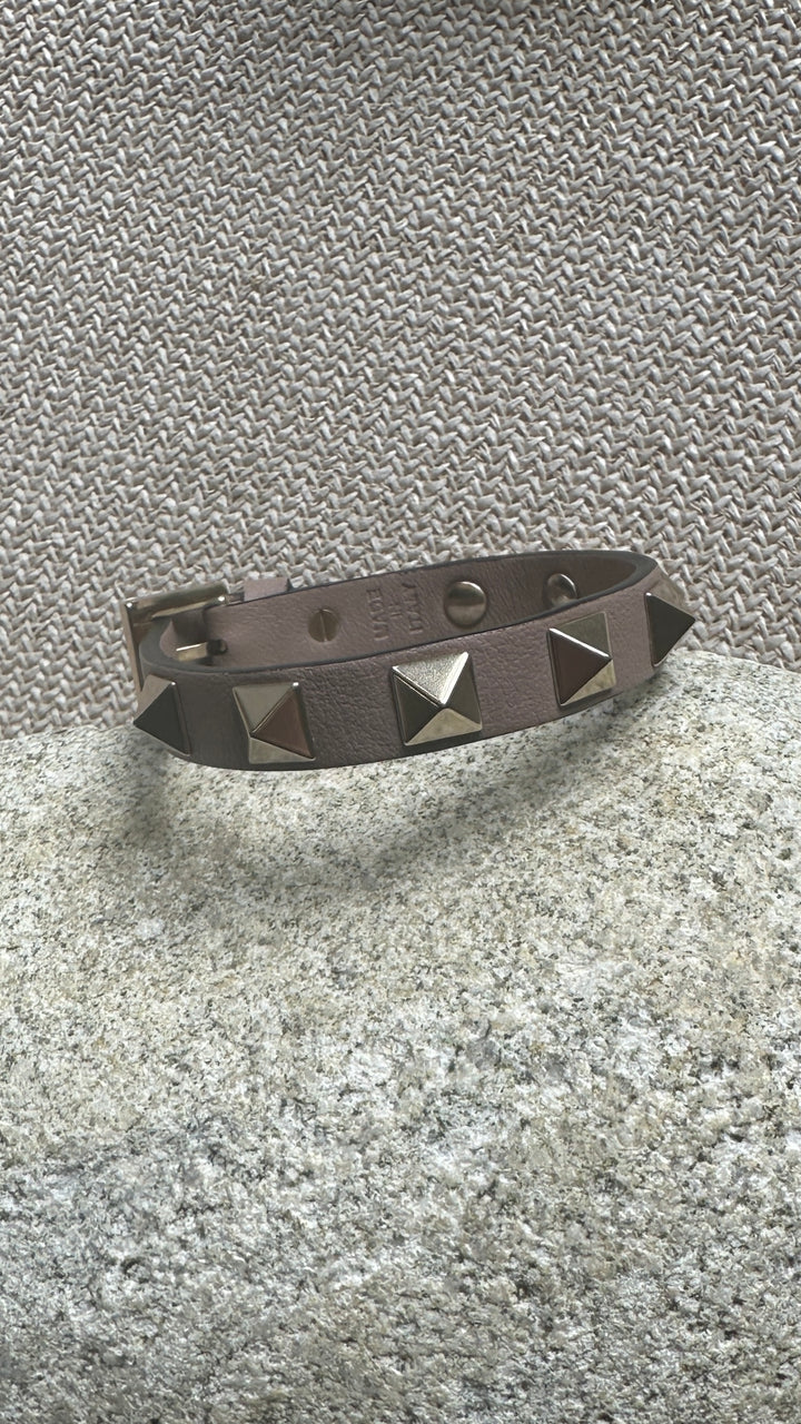Bracelet VALENTINO Rockstud en cuir nude