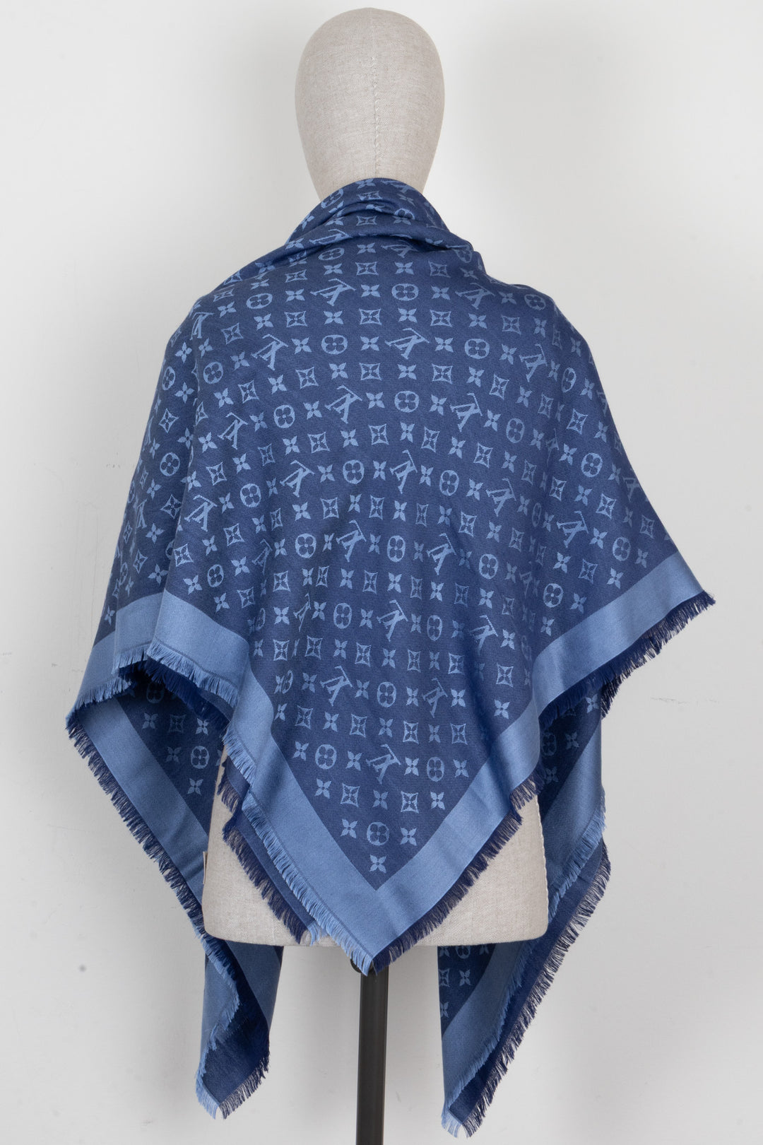 LOUIS VUITTON Fringed Scarf MNG Silk Blue