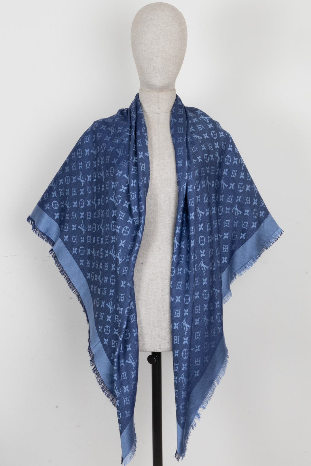 LOUIS VUITTON Fringed Scarf MNG Silk Blue