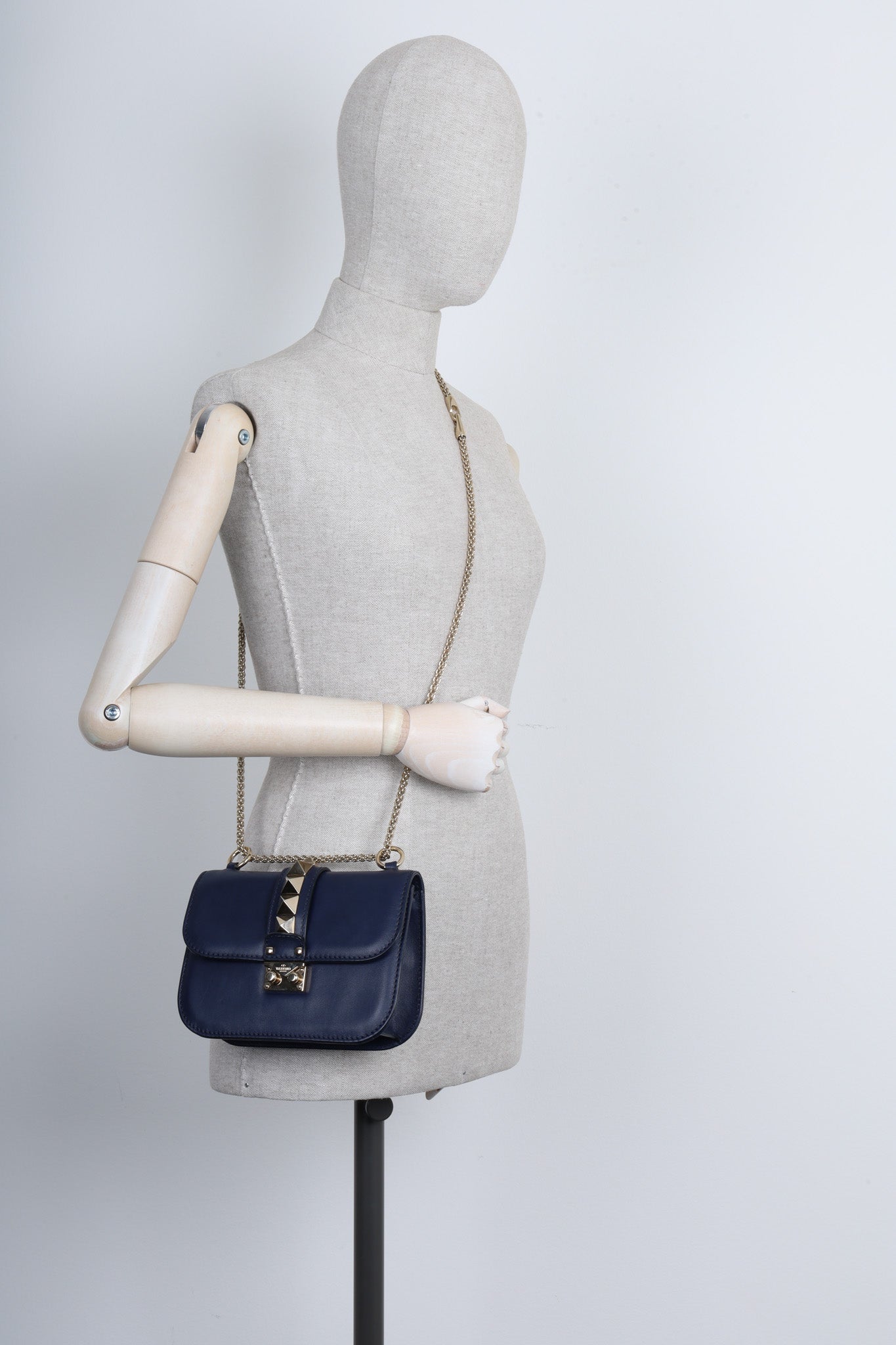 VALENTINO Glam Lock Small Navy Blue – REAWAKE