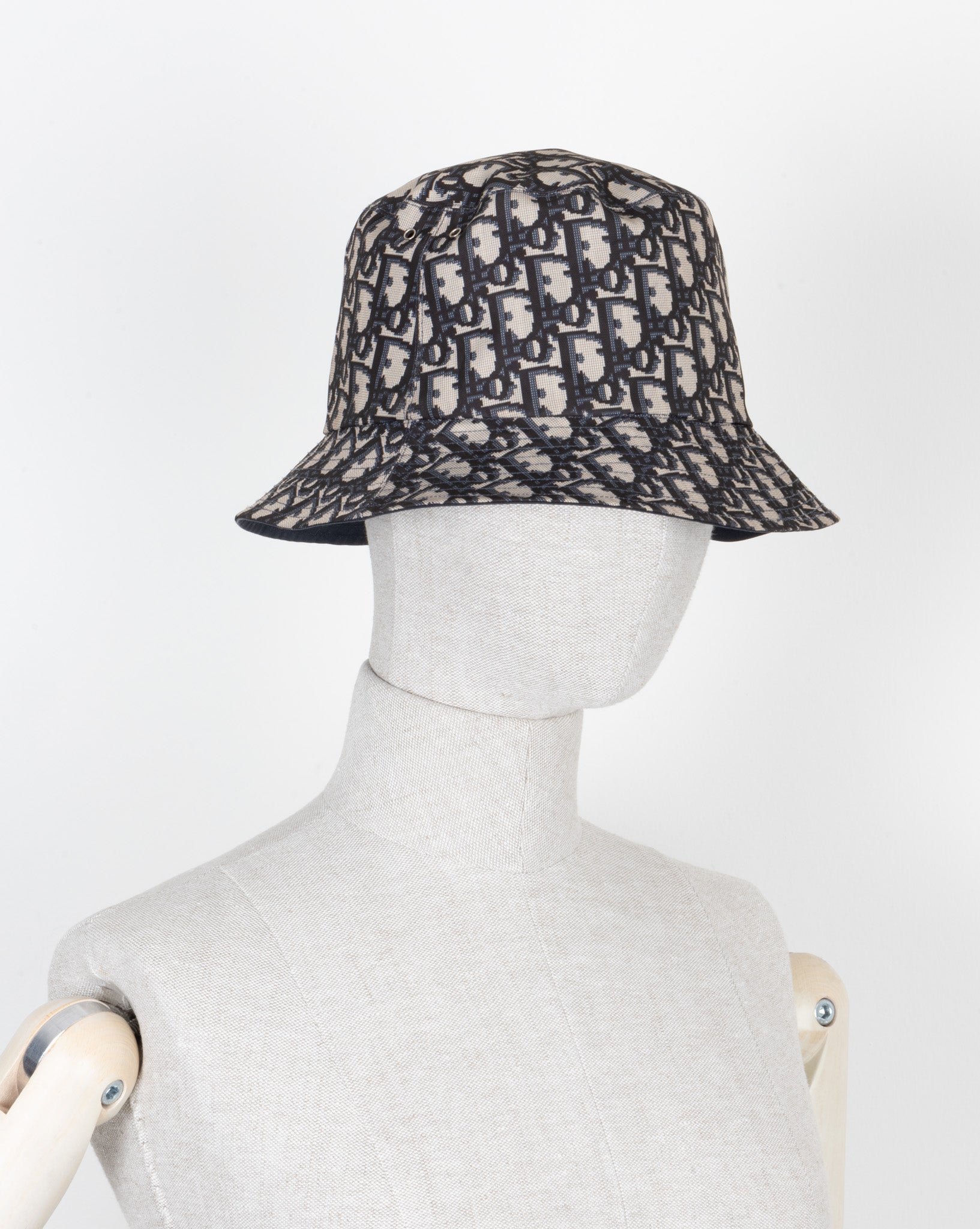 CHRISTIAN DIOR Oblique Reversible Bucket Hat – REAWAKE