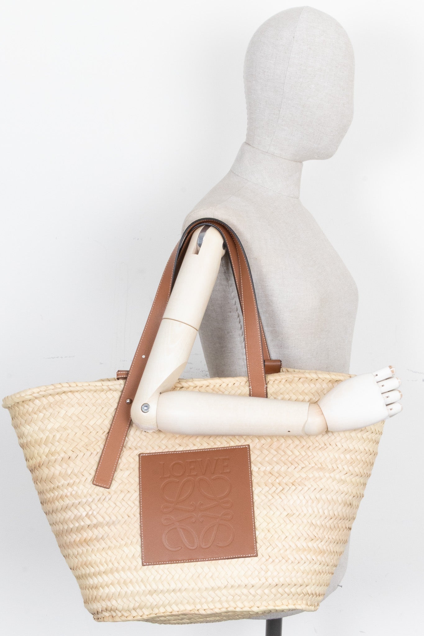 LOEWE Anagram Raffia Large Tan Tote Bag – REAWAKE