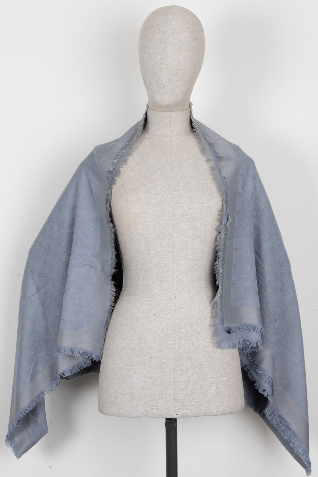 LOUIS VUITTON Fringed Scarf MNG Silk Blue
