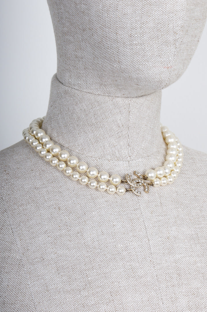 CHANEL Faux Pearl CC Necklace
