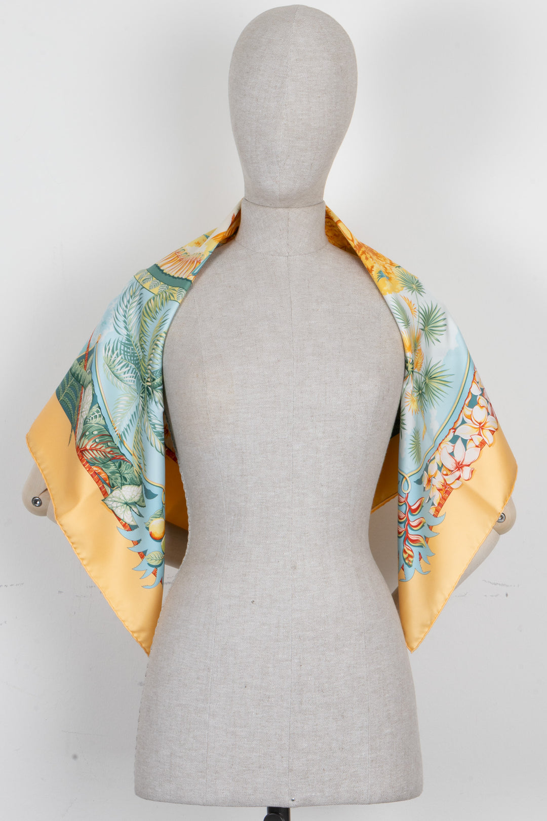 HERMÈS Aloha Carré 90 Silk Multicolor