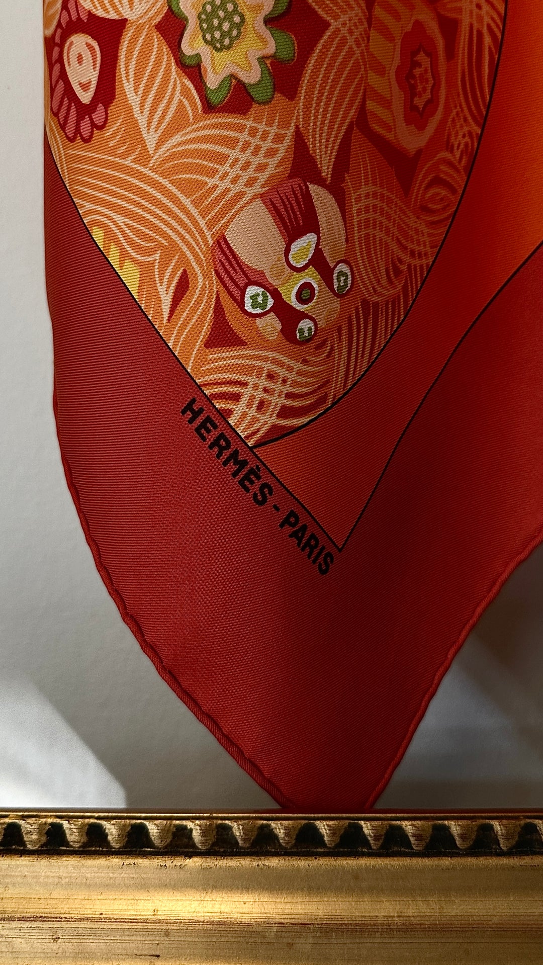 HERMÈS Sulfur et Presse Papiers Carré 90 Silk Orange