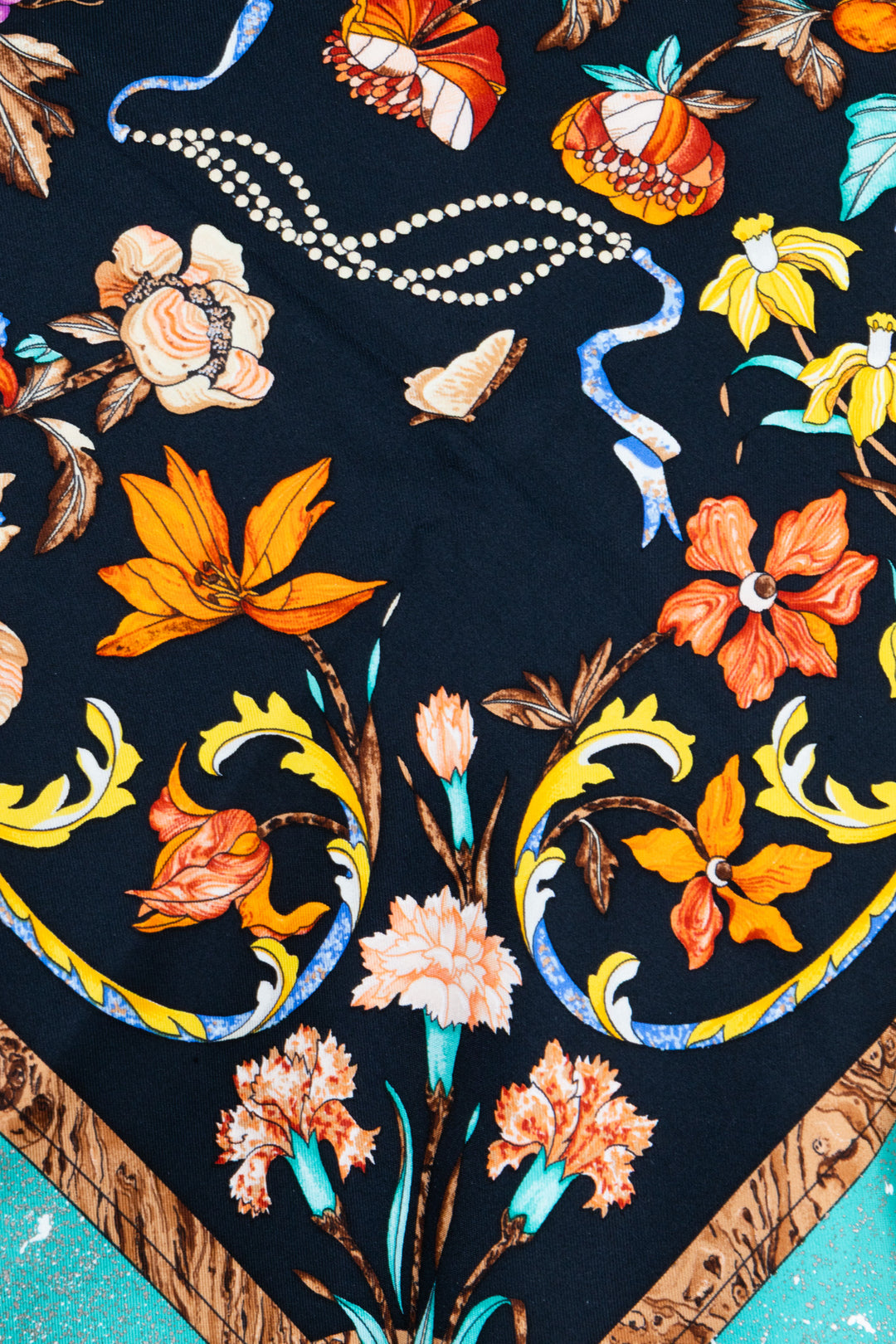 HERMÈS Pierres D'Orient Et D'Occident Carré 90 Silk Multicolor