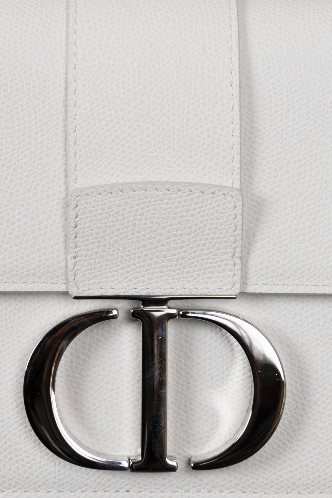 CHRISTIAN DIOR Montaigne 30 Crossbody Bag Graind Leather White