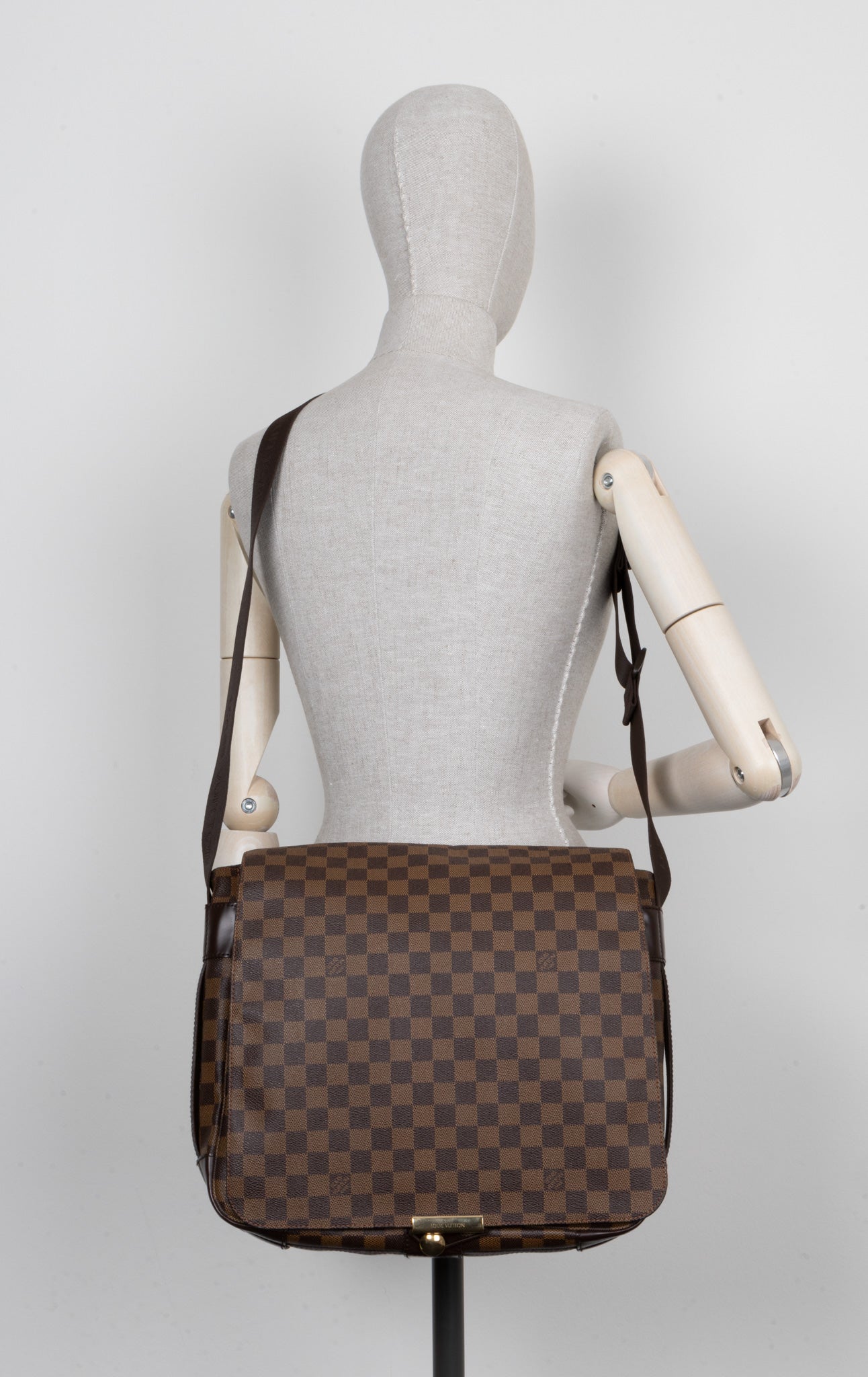 LOUIS VUITTON Bastille Messenger Bag Damier Ebene REAWAKE