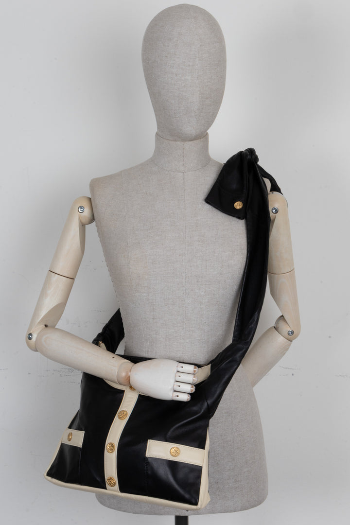 Sac Girl CHANEL en agneau noir et blanc