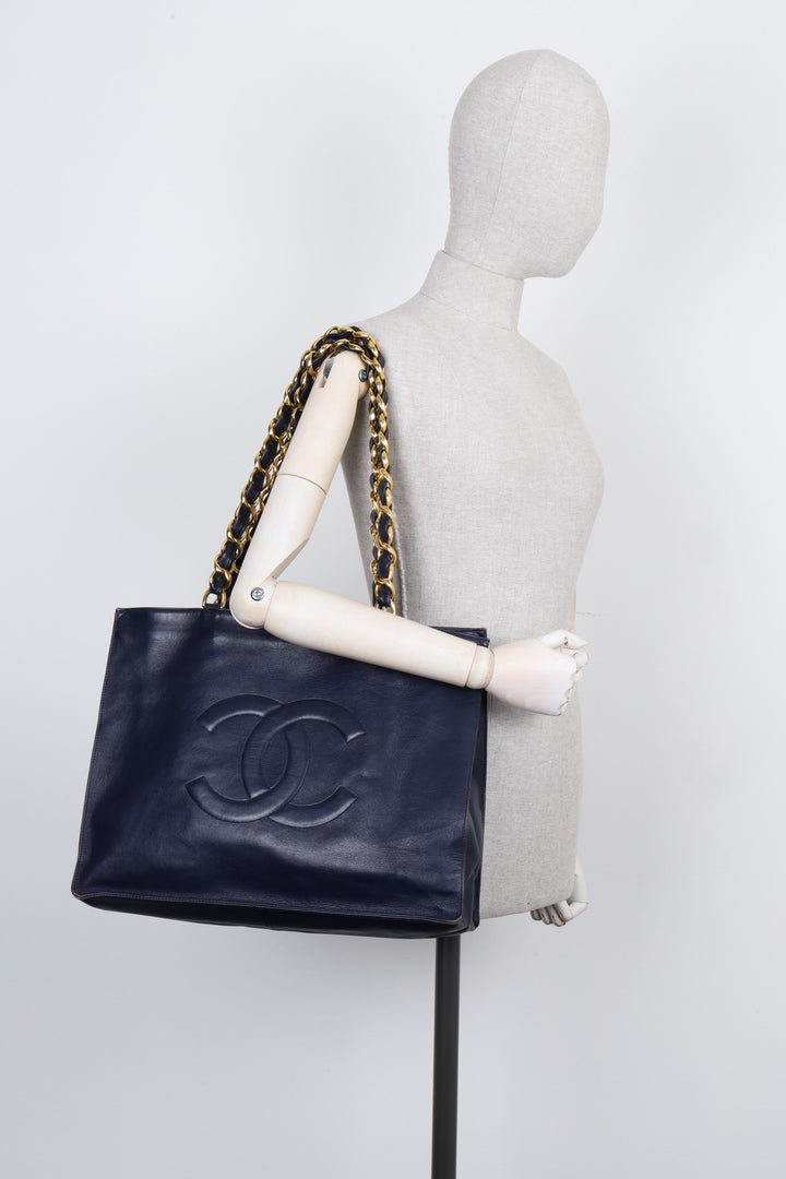 CHANEL Vintage CC Chain Tote Bag