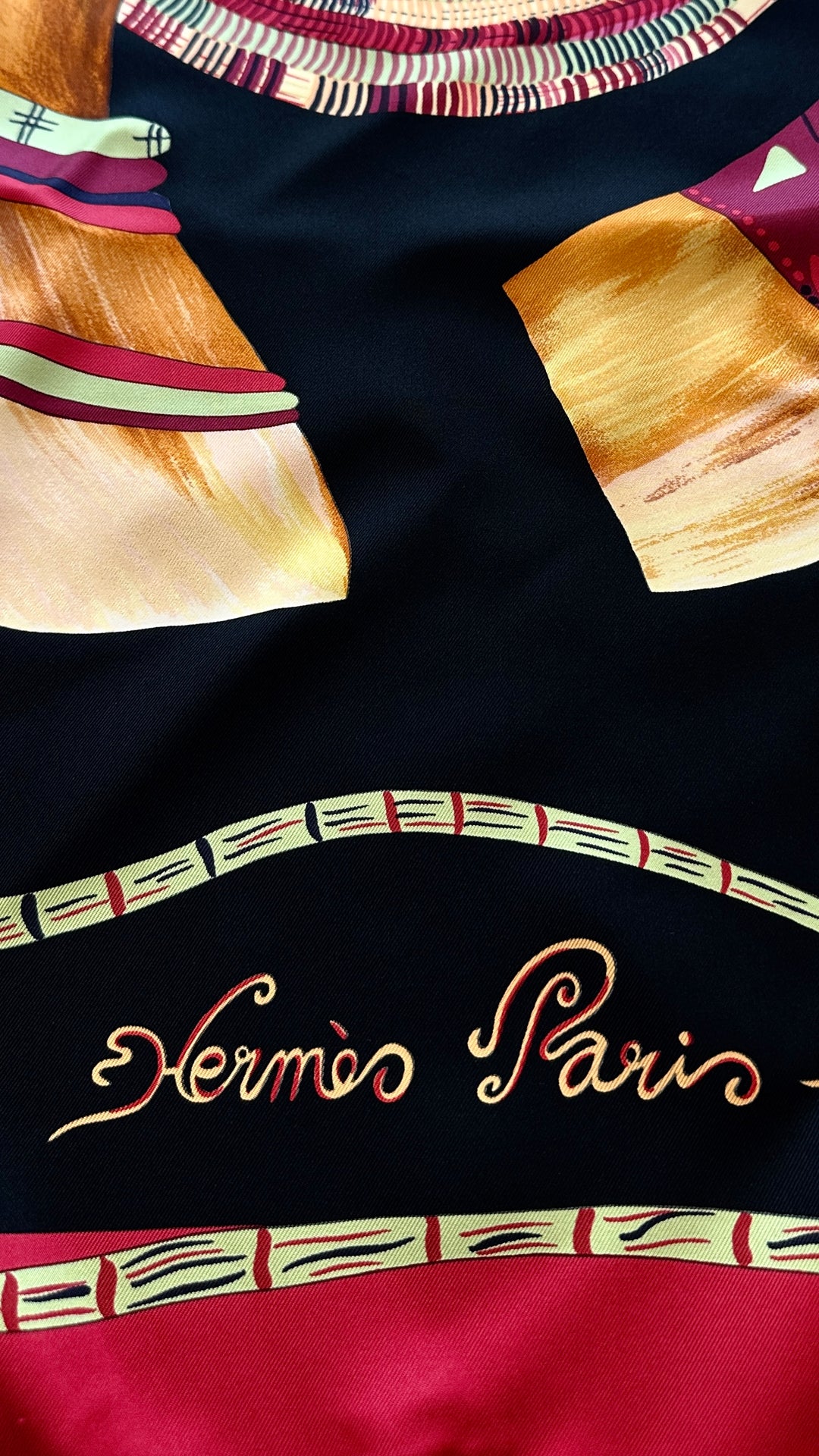 HERMÈS Magie des Mains Silk Carré Red