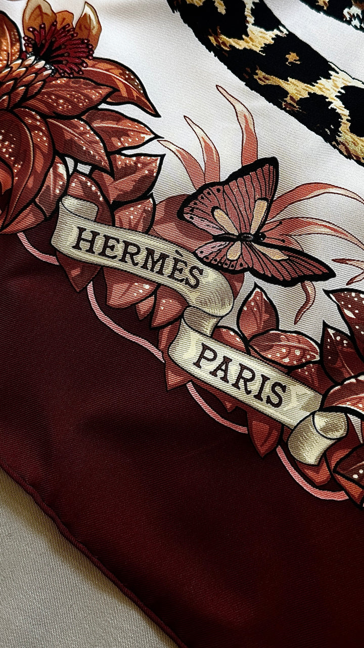 HERMÈS Jungle Love Carré Silk Bordeaux