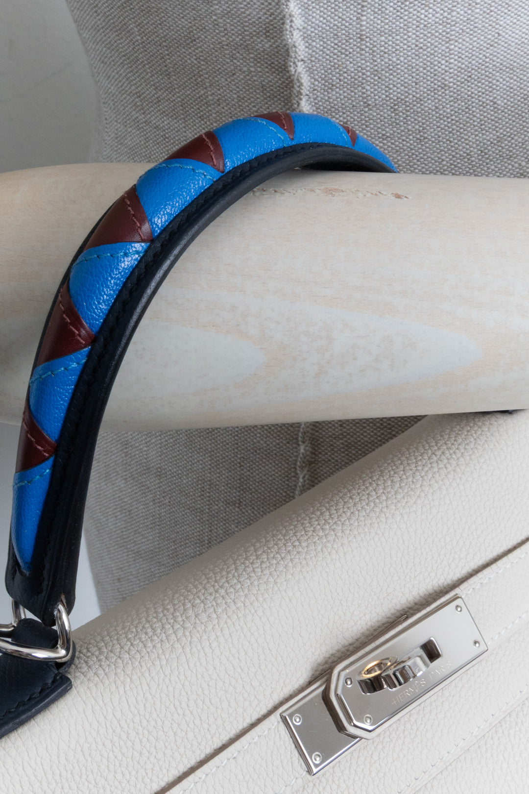 HERMÈS Kelly 28 Au Galop Togo Epsom Craie