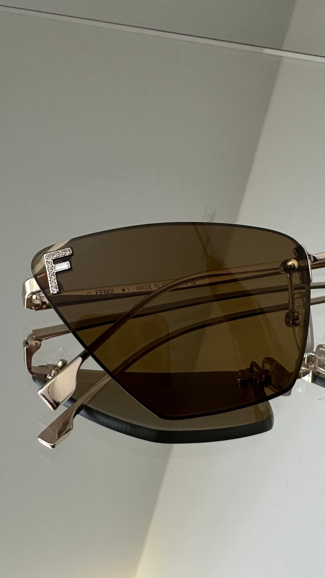 Lunettes de soleil FENDI FE4160US Champagne